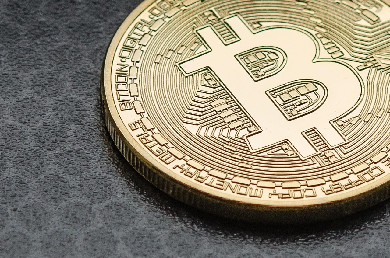 比特币减半满周年、涨逾三成！机构进场加速牛市